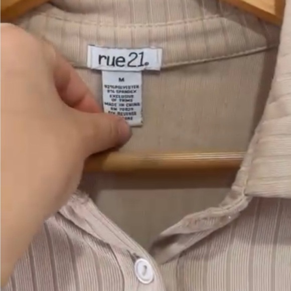 Rue21 Beige Button Down Cropped Shirt - Picture 3 of 4